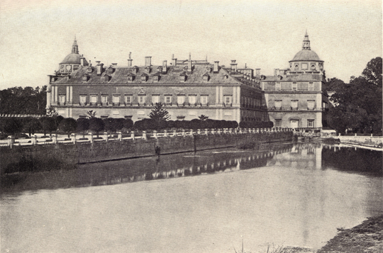 Black and white photograph of Aranjuez, Spain, taken in the late 19th century.